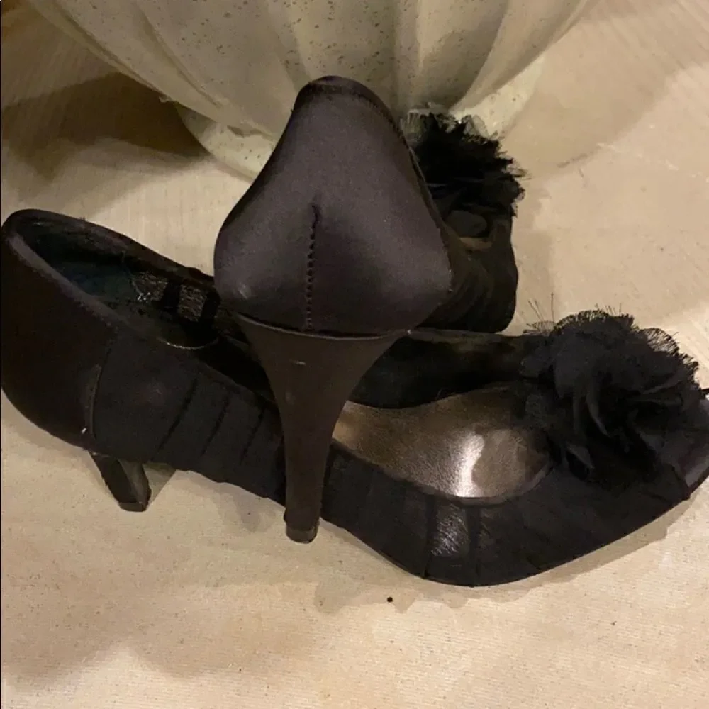 Alfani 3 inch heels black flower dress shoes accent elegant any occasion
